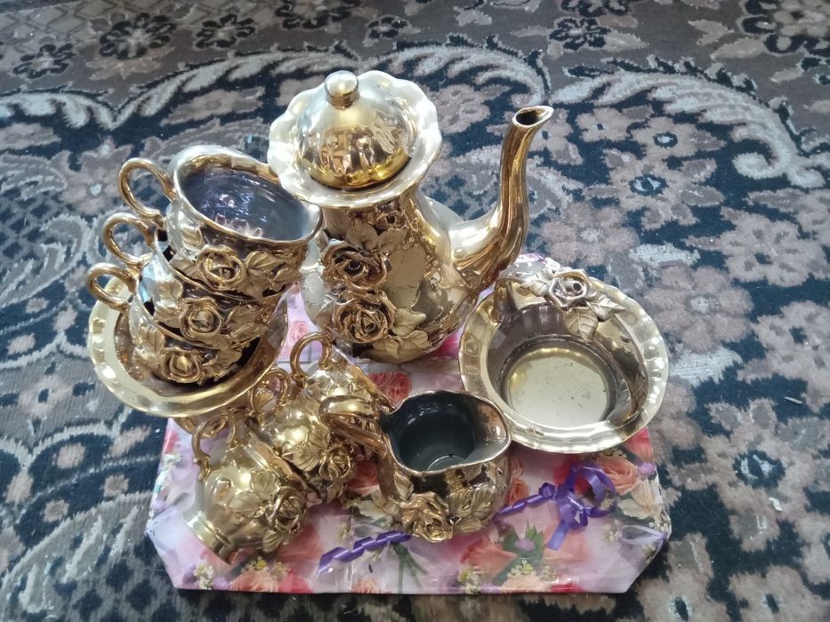 Сервіз золотий з ліпниною