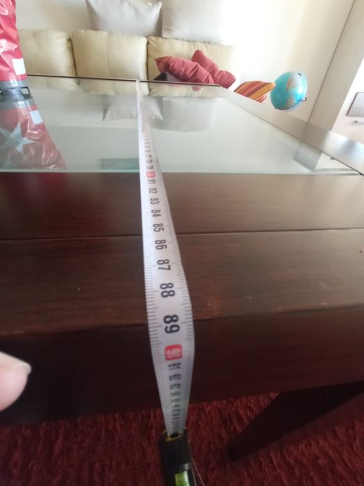 Mesa em madeira com vidro