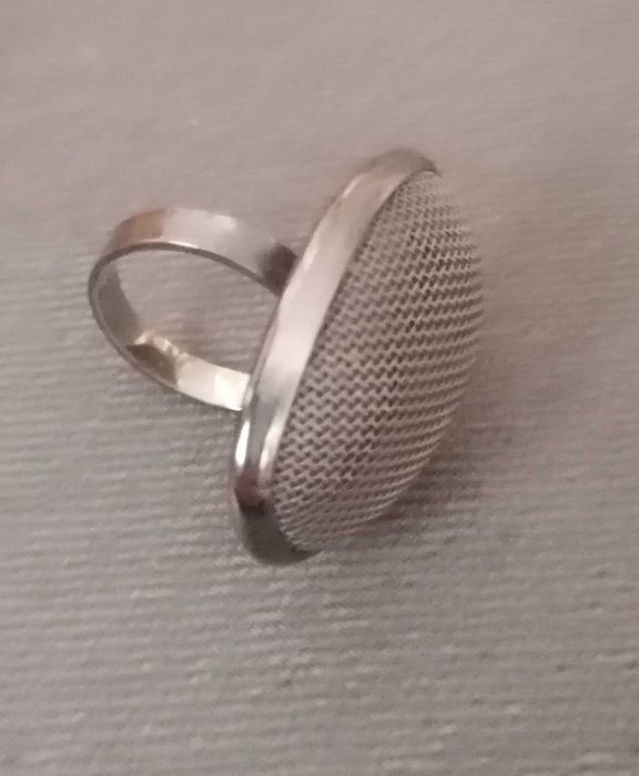 Artystyczny pierścionek z oczkiem z siatki
