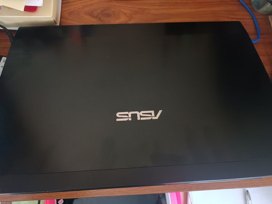 Portátil ASUS 853J