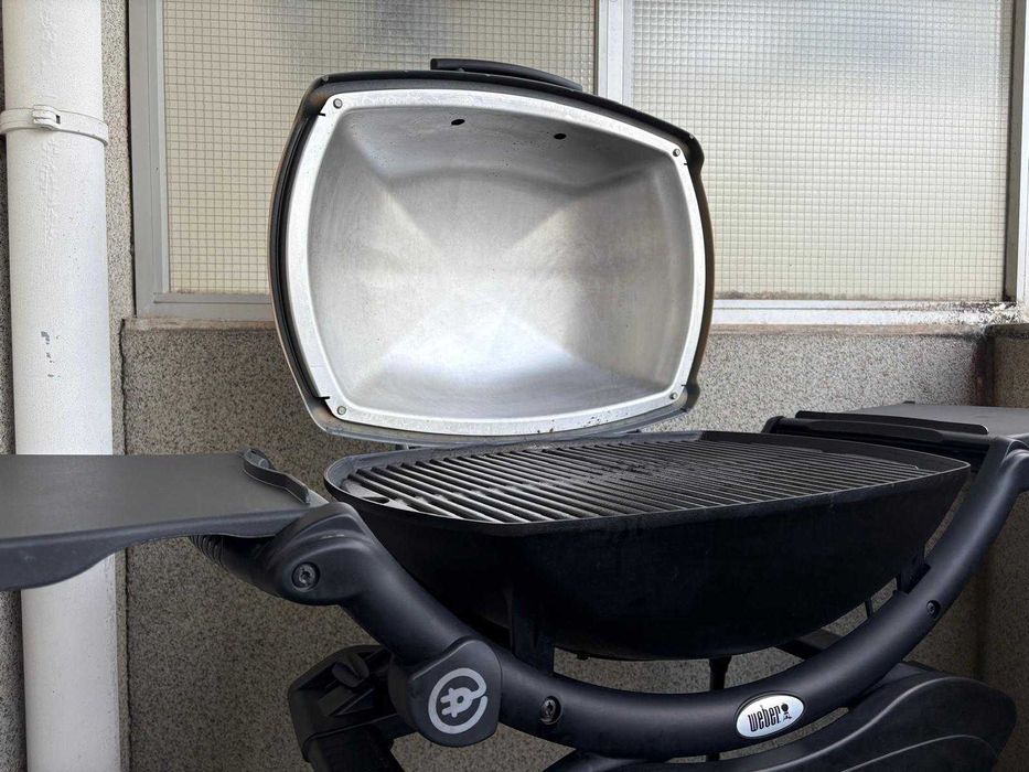 Barbecue eléctrico portátil Weber Q 1400 com suporte