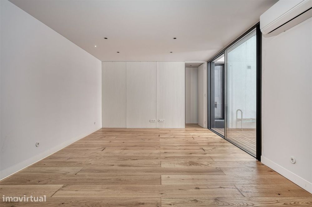 Apartamento T2 renovado, às portas de Alfama, Lisboa.