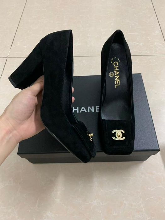 Czółenka Chanel black suede