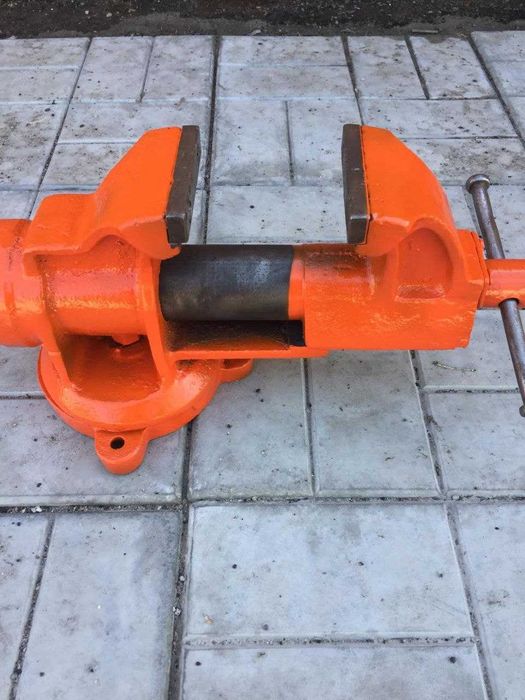 Продам тиски слюсарні