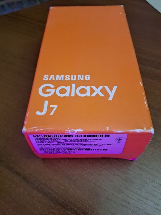Смартфон Samsung J7, телефон Nokia 6233