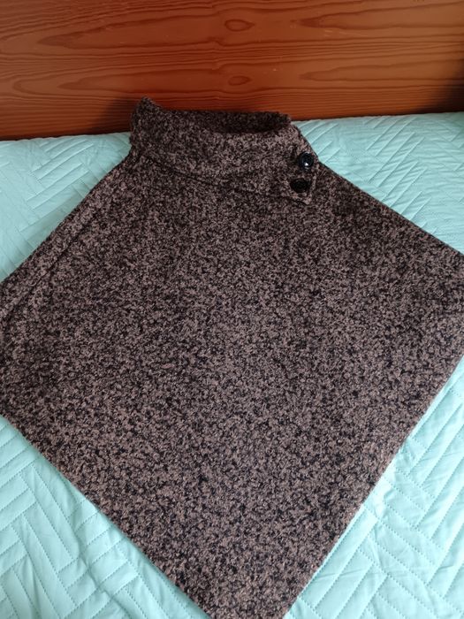 Capa ou Ponche castanho e preto