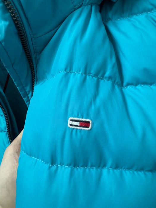 Kurtka zimowa Tommy Jeans – Pikowana z kapturem (XS/S)