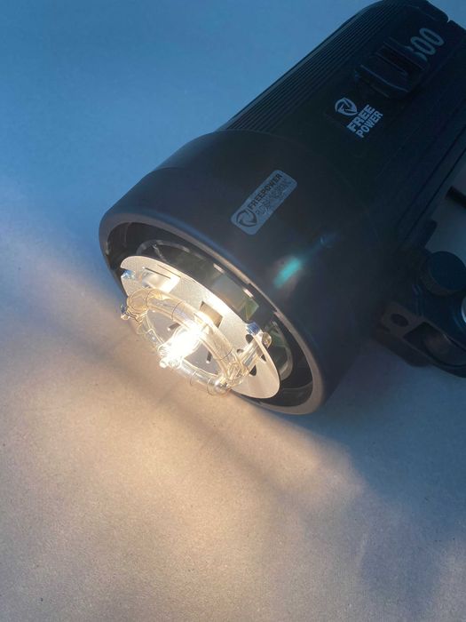 Studyjna lampa błyskowa Jinbei DM2 300