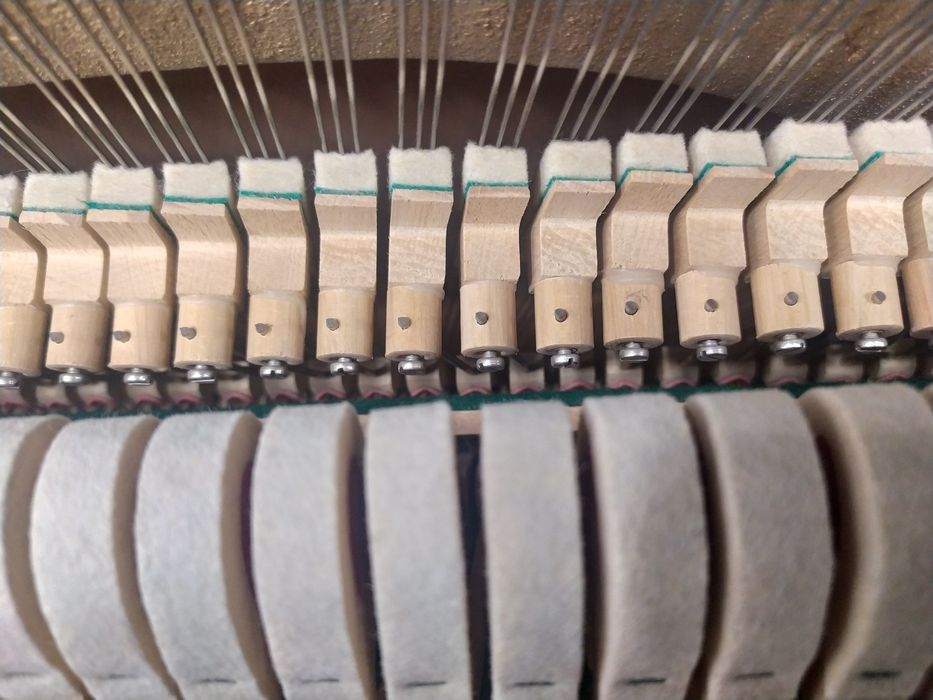 Białe pianino Legnica