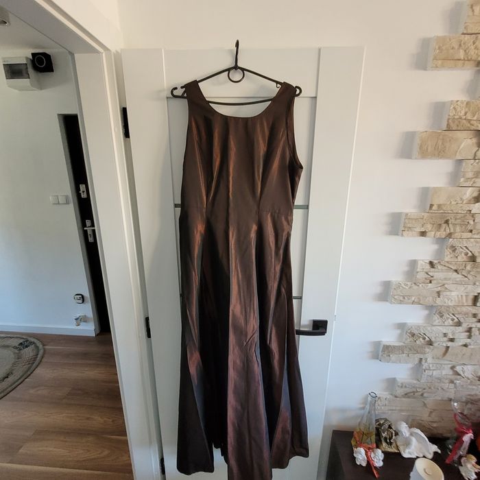 Długa wieczorowa sukienka