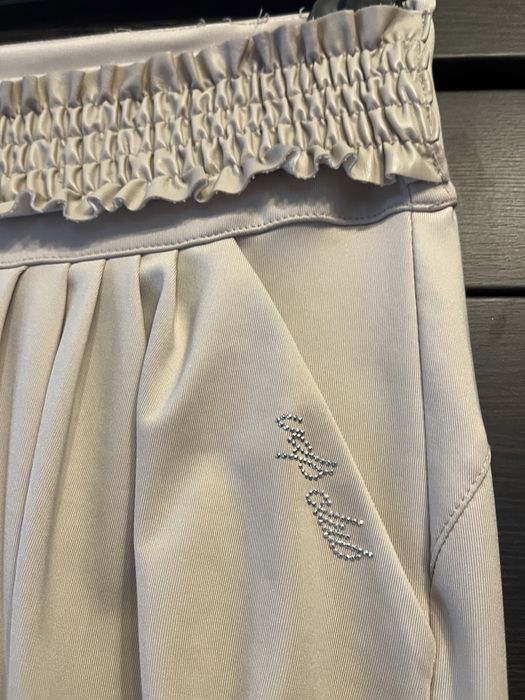 Beżowe eleganckie spodnie z kieszeniami 40