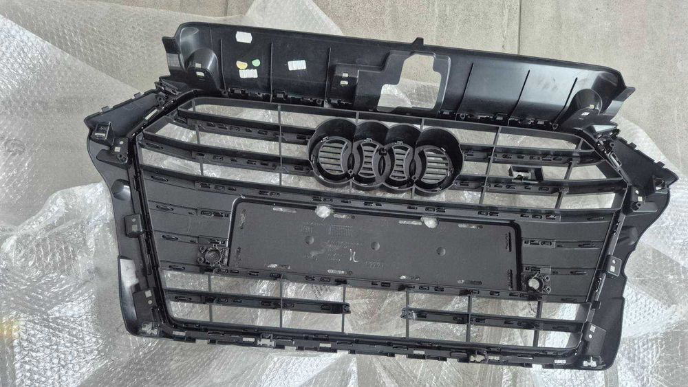 Решітка радіатора AUDI A3 S3