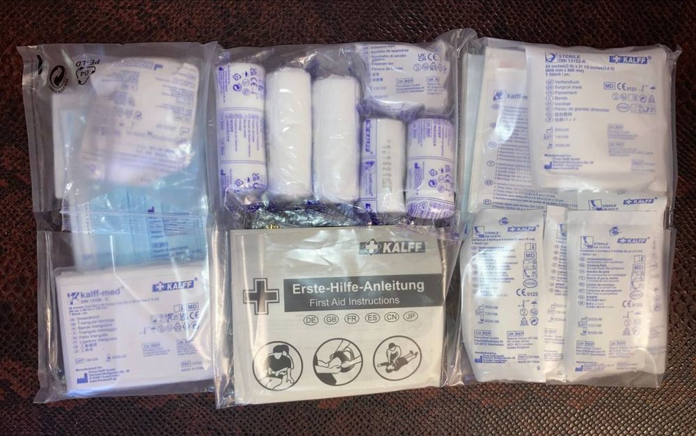 Продам крюк буксировочный BMW,VAG,аптечки, аварийные знаки ..