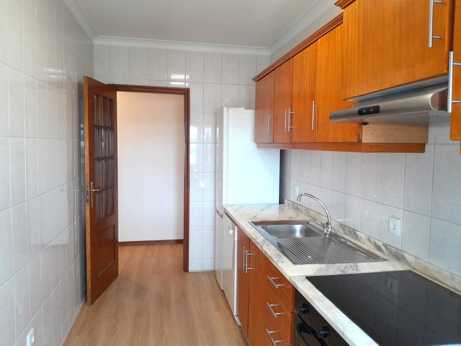 VendoT1 GAIA RENOVADO, Rua da Igreja, Pedroso 60 m2 área construída + garagem (12m2) + arrumos (6 m2)