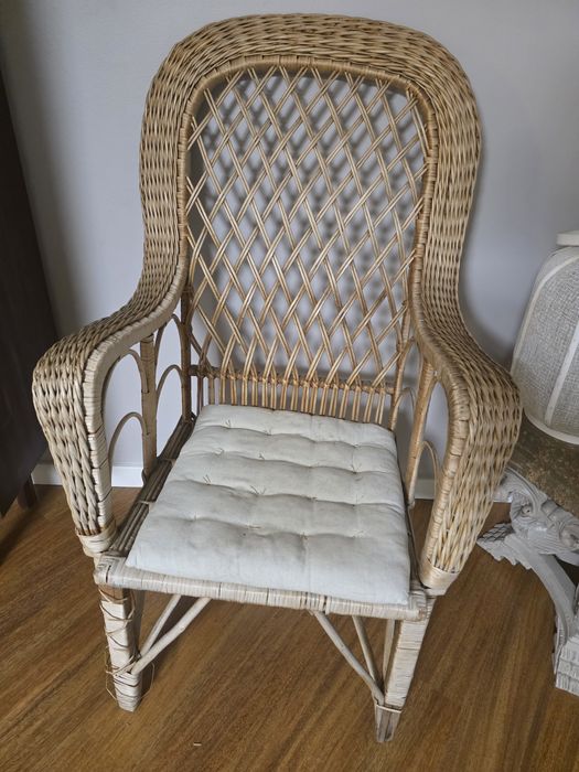 Cadeira de vime usada
