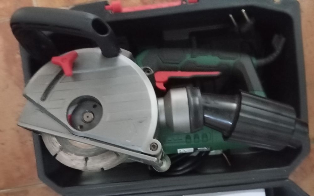 Máquina de abrir roços elétrica Parkside