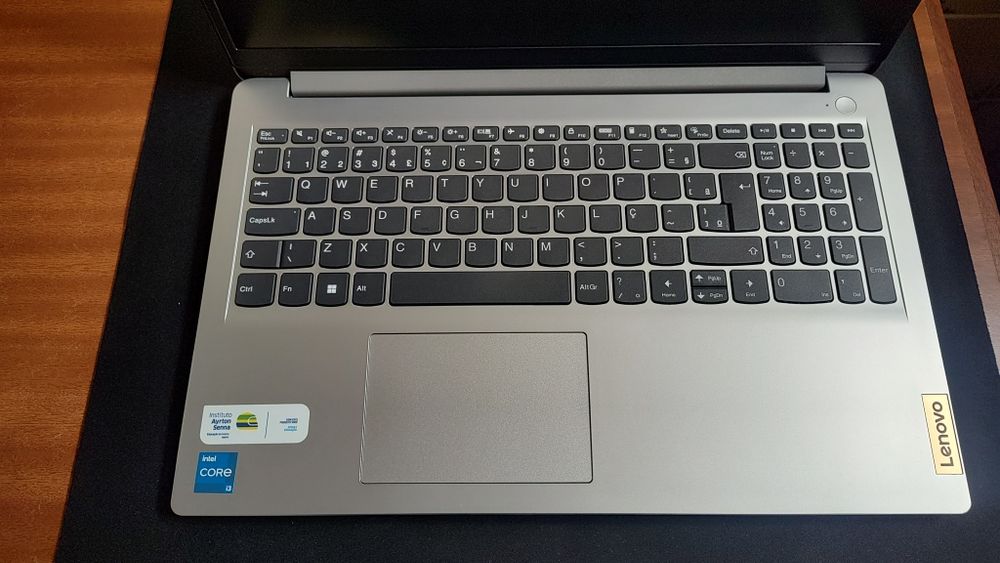 Notebook Lenovo | Intel i3 13ª Ger | 16GB RAM | SSD 246 | Praticamente Novo