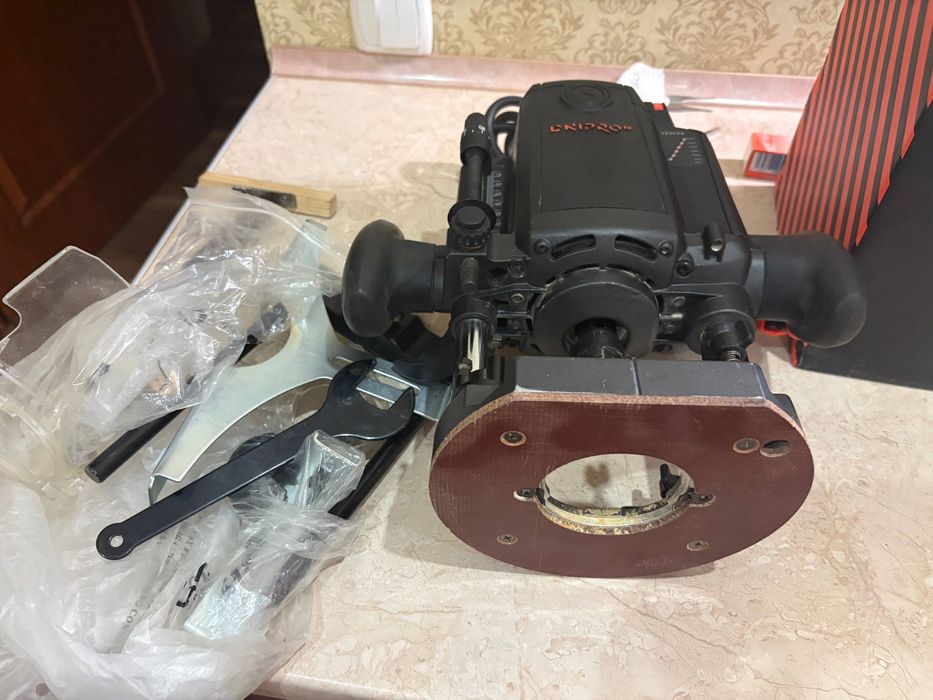 Фрезер Dnipro-M ЕR-210LX