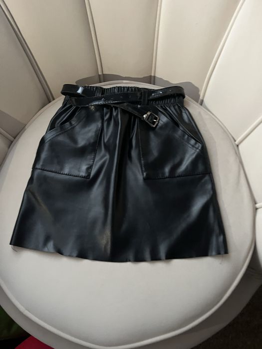 Дві шкіряні спіднички
