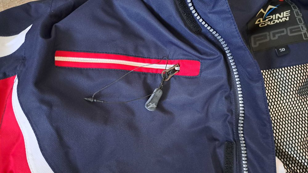 Гірськолижна чоловіча нова куртка. Розмір L. вік 15-17 років.