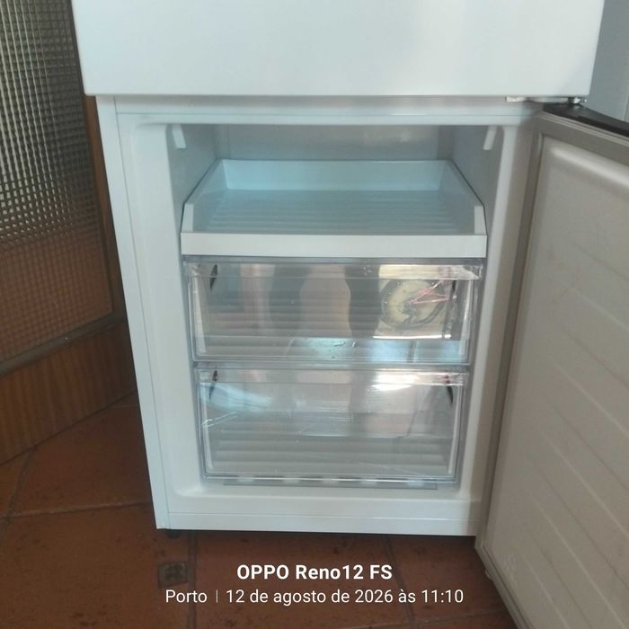 Frigorífico Hisense combinado no frost