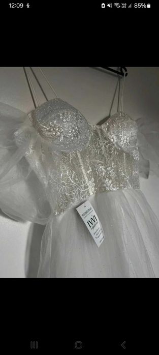 Biała suknia ślubna