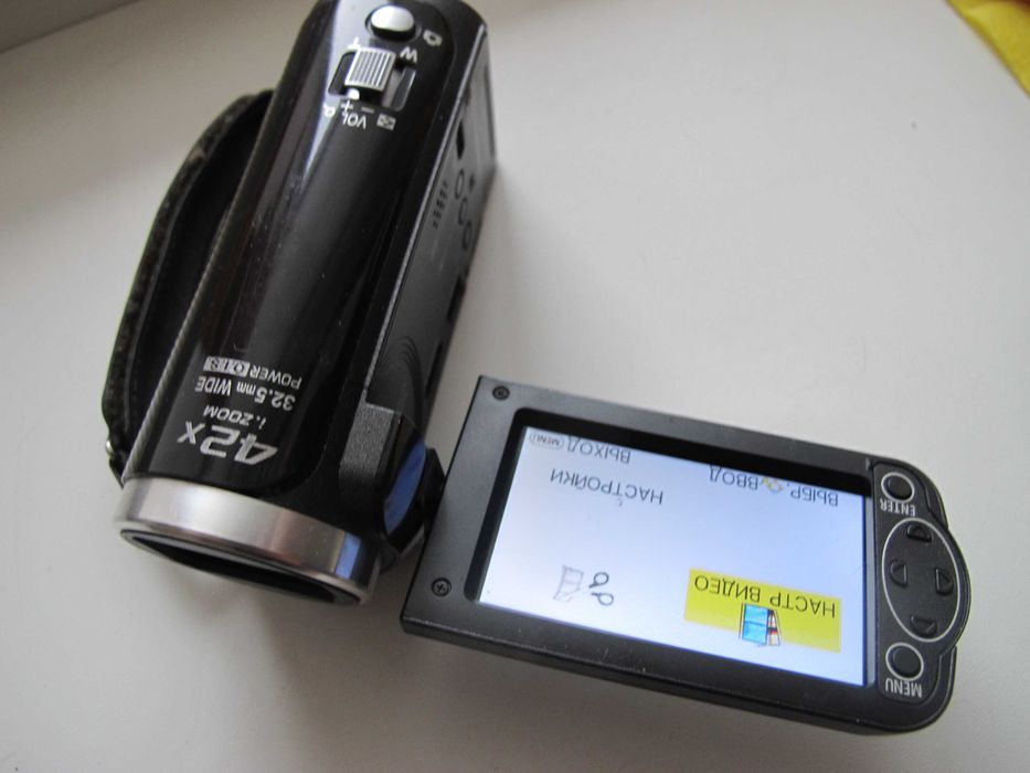 Panasonic V100, Full HD, 42 x opt zoom  стабілізатор