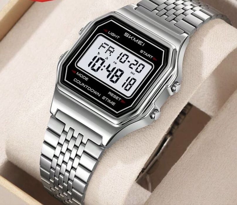 Relógio prateado masculino de aço inoxidável trasparente