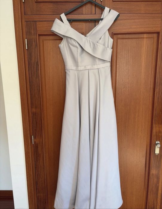 Vestido de cerimónia lindo e elegante