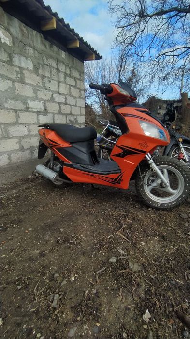 Продам скутер Хантер мотор 80сс