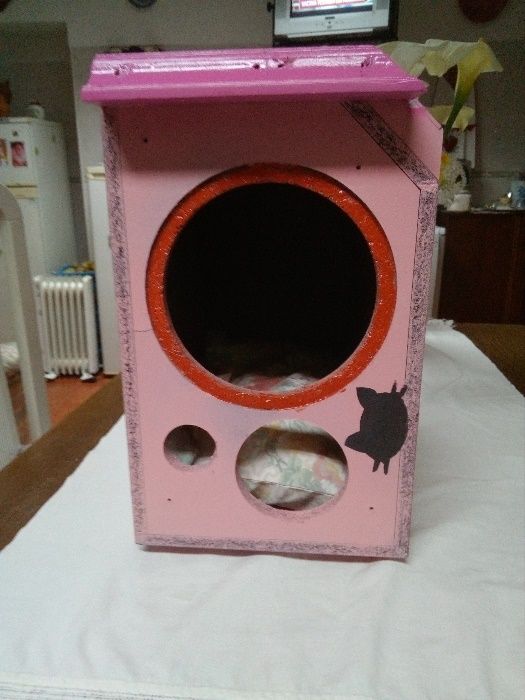 Cama para gatos em madeira