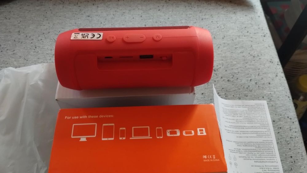 Bezprzewodowy głośnik kolor czerwony