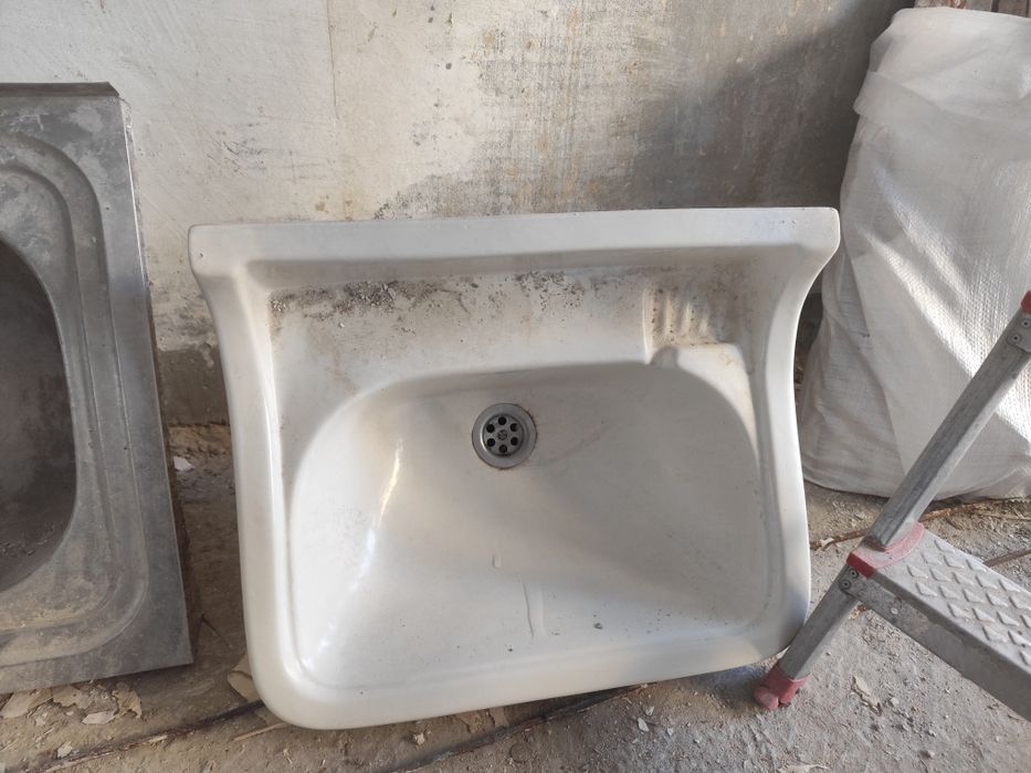 Мийка  зі змішувачем для ремонту,раковина