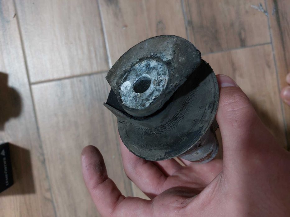 Салейнблоки задней балки Опель Астра Н