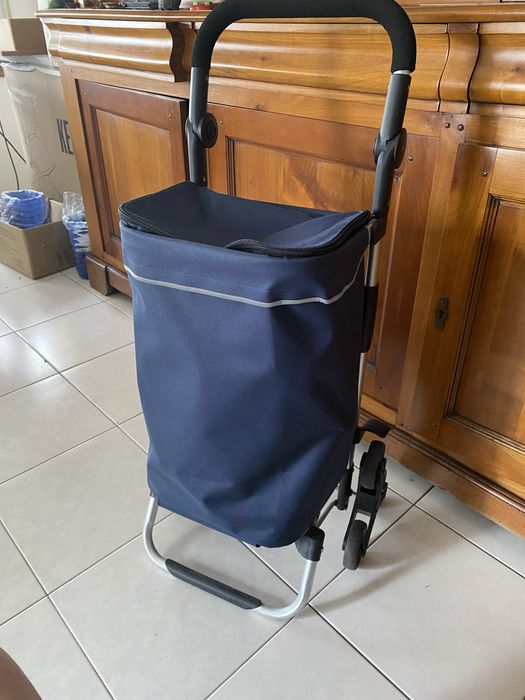 Carrinho de compras (sobe e desce escadas)