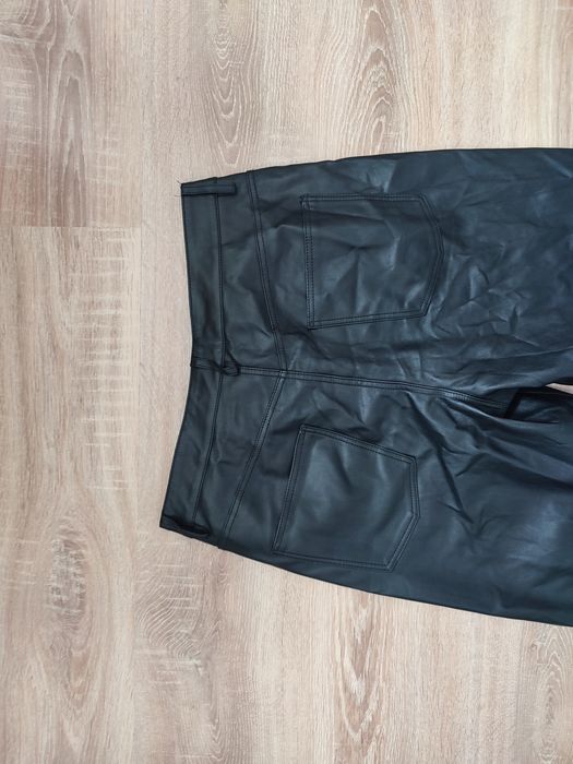 Spodnie z imitacji skóry Zara