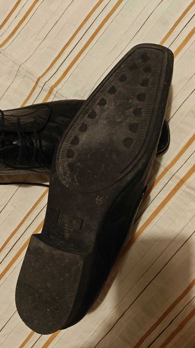 Sapatos em pele genuína