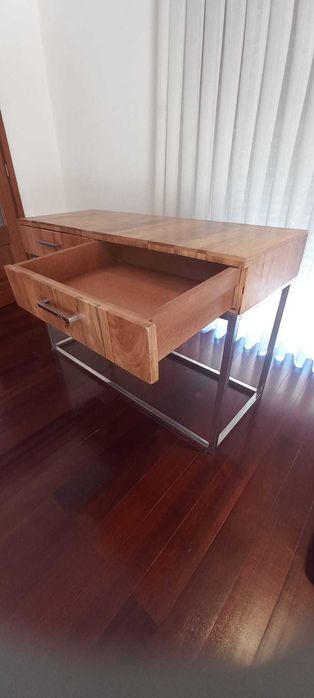 Mesa em madeira e aço inoxidavel, como novas64564403478658124