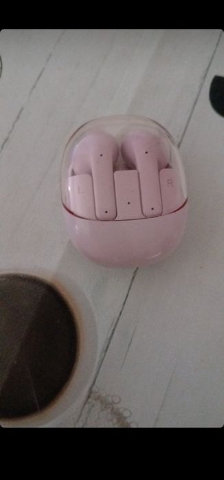 AirPods branco e roda