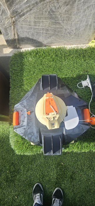Robot aspirador limpa fundos