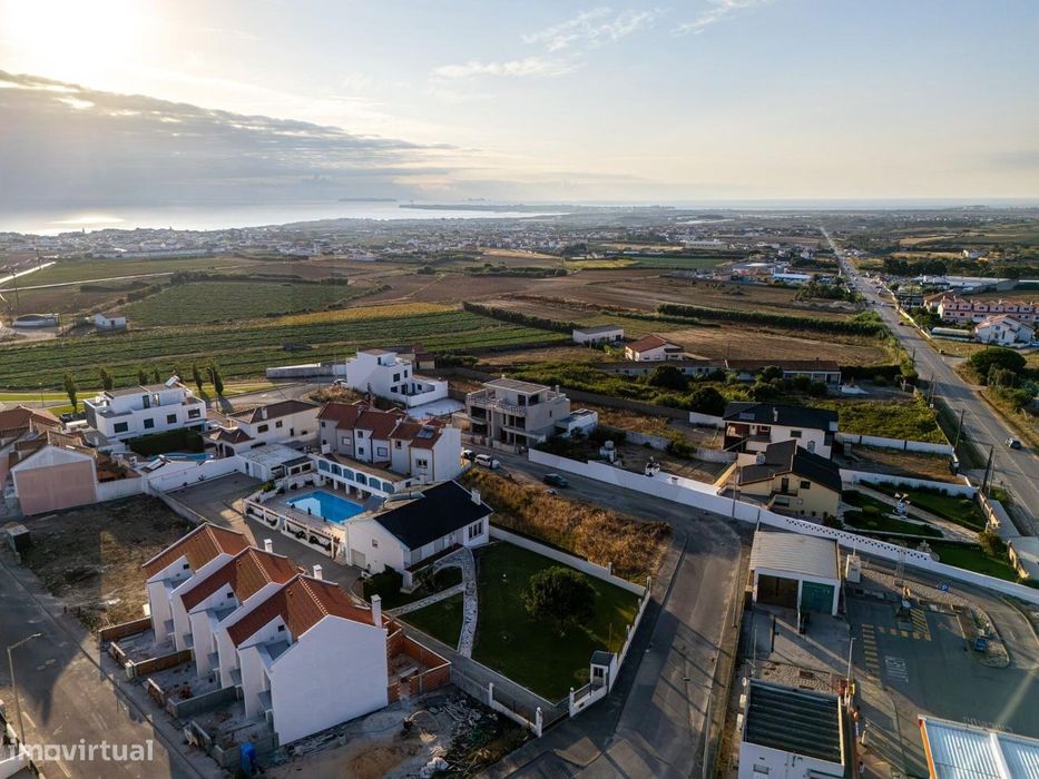 Moradia T3 + 1 | Garagem | Terraço com vista mar | Perto das Praias