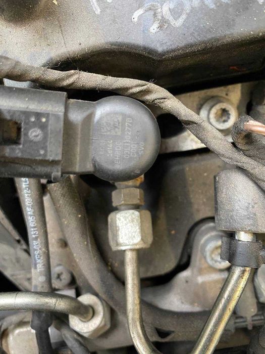 Форсунка VW Skoda Seat Audi  1.6 TDI Siemens 03L130277B