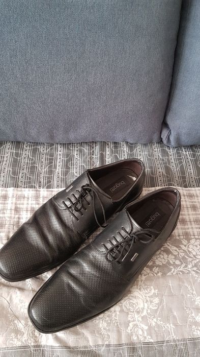 Buty skórzane, wizytowe Bugatti