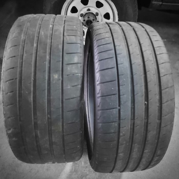 Vendo 2 pneus Bridgestone 255/35/r20