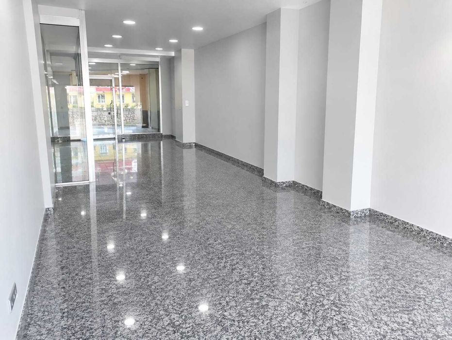Loja / Espaço Comercial de 43 m² – Centro Comercial em Fânzeres