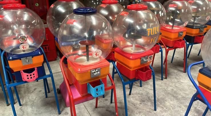 Maquina de bolas para criança