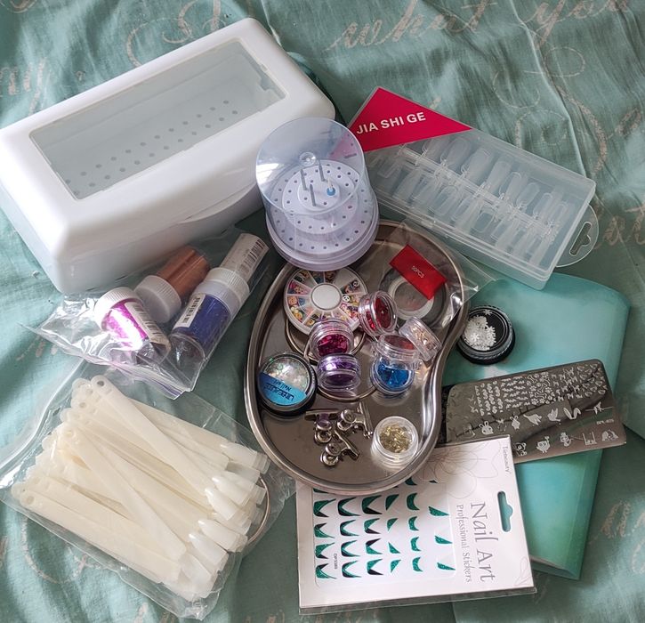 Продам материалы для маникюра