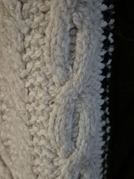 Ciepły biało-czarny sweter, ecru, Reserved, warkocze,  frędzle,  r.M