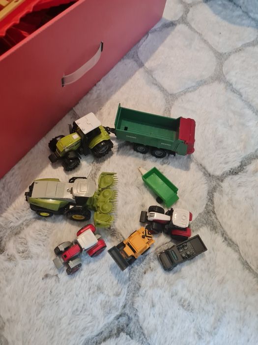 Duża farma do zabawy . Budynki,zwierzęta.