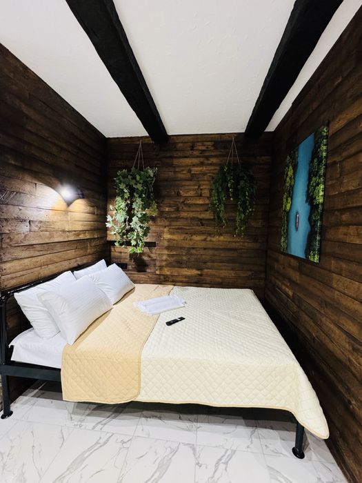 подобово ЦЕНТР , кватира з власном двориком